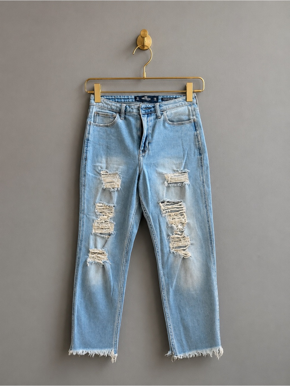 Hollister Ultra High-Rise Mom Jeans Women’s Size 7S  Distressed Cropped Raw Hem
